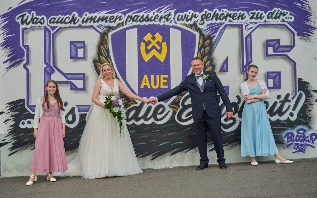 Trauung im Erzgebirgsstadion Aue, Glück&nbsp;Auf!